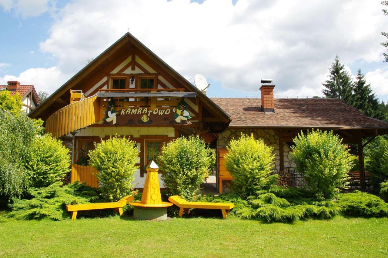 Kamratowo Homestay *