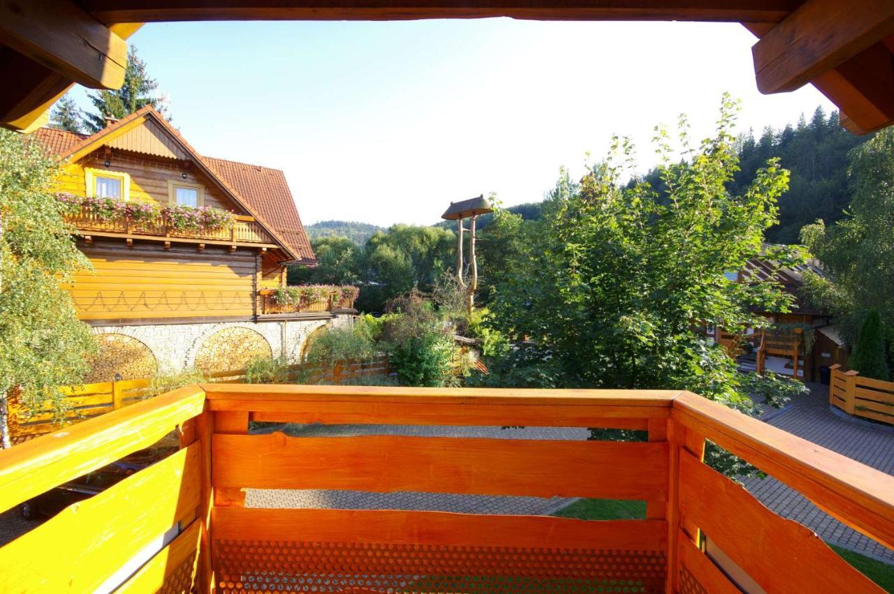 Kamratowo Homestay *